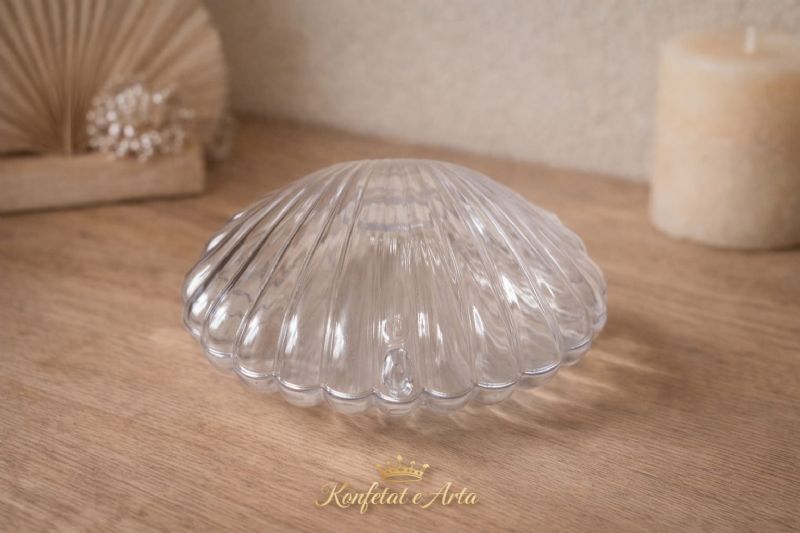 Guacke transparente me Çokollata ose Bajame, Konfete e Personalizuar nga KONFETAT E ARTA, porosi konfeta tradicionale Tirane, blej dhurate me gravim profesional, cmimi kartolina me personalizim, ku te gjej suvenire per dasme