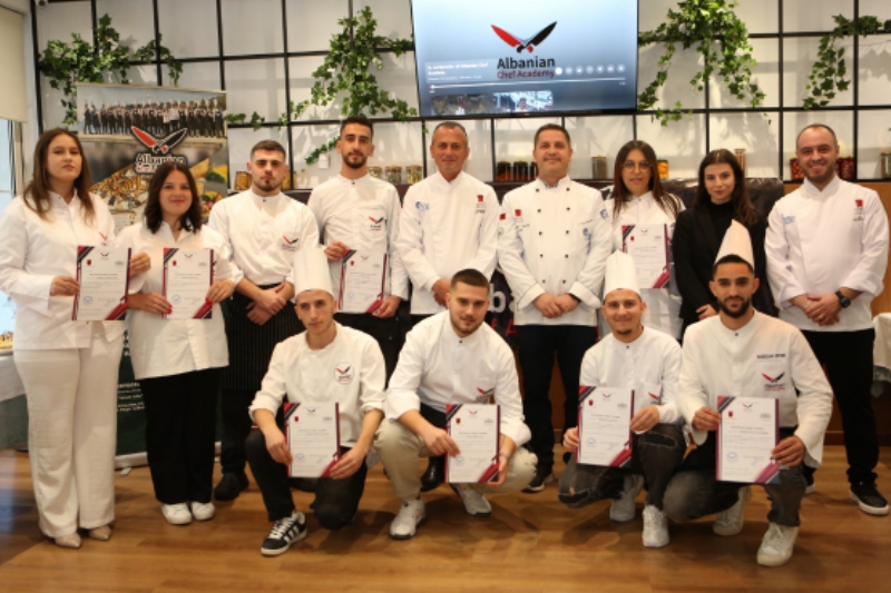 Kursi i Kuzhines 1 vjecar nga Albaninan Chef Academy, Kurs Kuzhinier per Fillestare, Kurs Kuzhine Baze, Akademi Gatimi, Shkolle Profesionale Kuzhinie Tirane, Kurs Gatimi Profesional Tirane, Kurs Kuzhinier pa Eksperience, Formim Kulinar